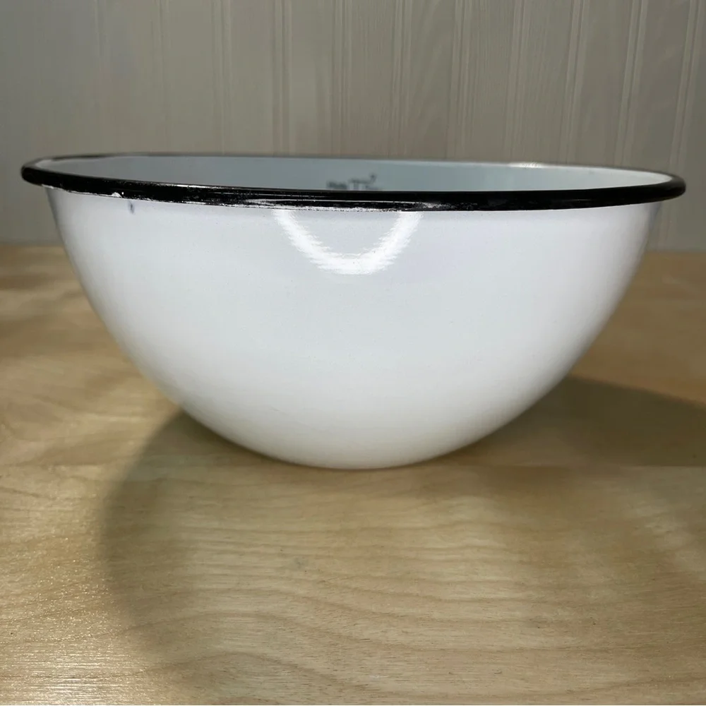 Vintage Vollrath Ware 3 Pints/7 Cups Enamel Mixing Bowl - Black & White